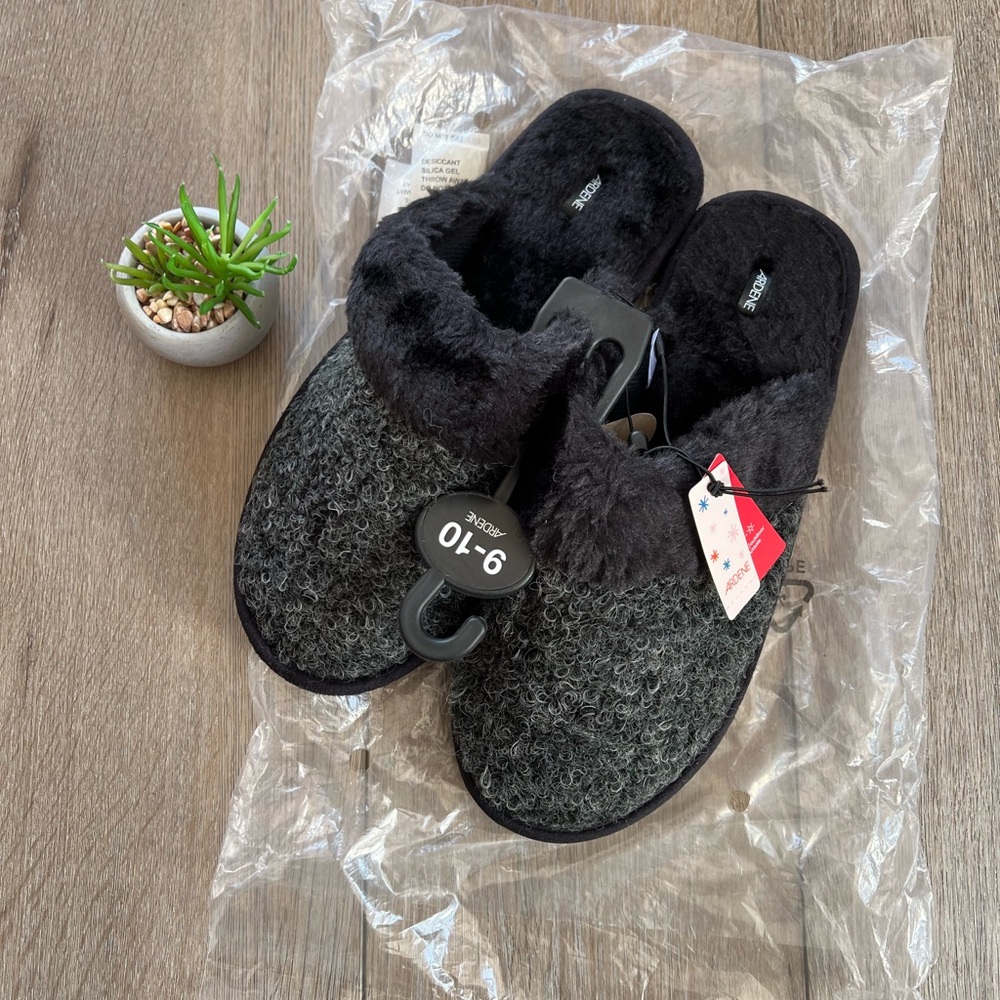 NWT Ardene slippers